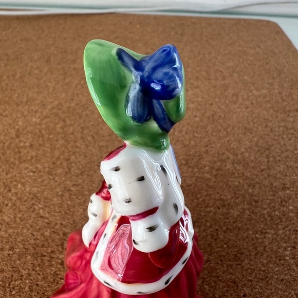 Royal Doulton's 'Christmas Morn' Miniature - Picture 11 of 15